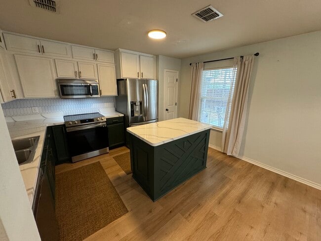 Photo - 1600 Knight Trail