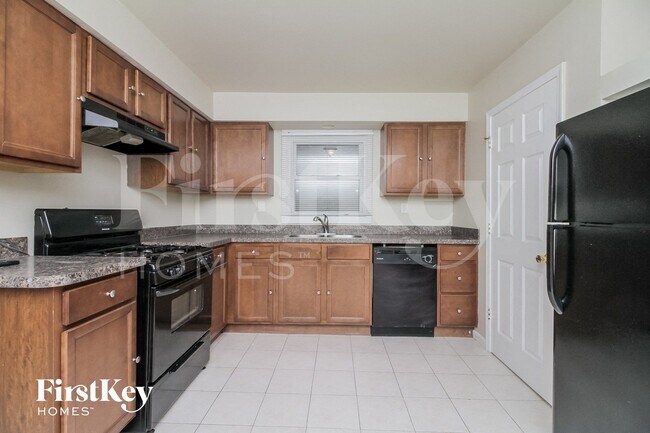 Photo - 1369 Hinman St