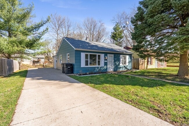 Photo - 3 bed 1 bath Home on Rock Island/Moline bo...