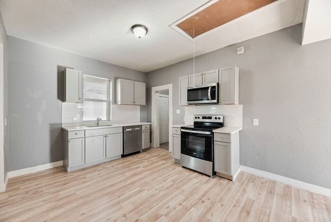 Photo - 815 N Travis St