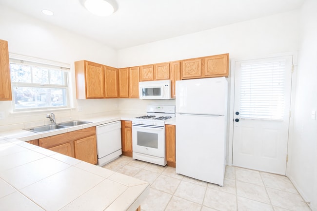 Photo - Beautiful 2x2.5 townhouse in NW Crossing!