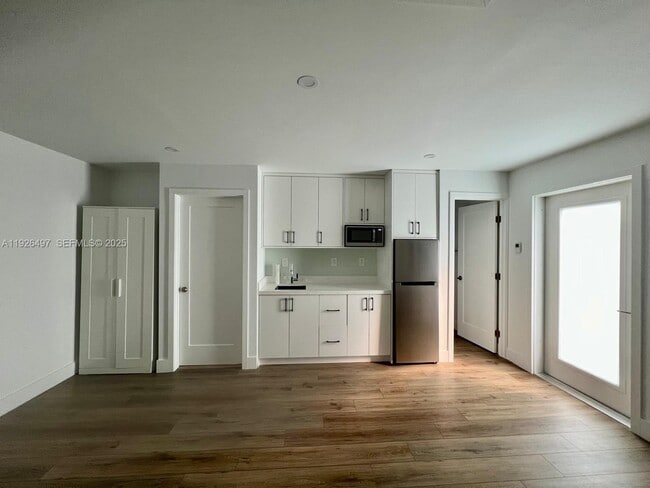 Building Photo - 14365 SW 164th Terrace Unit Efficiency