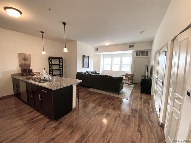 Photo - 134 N Leroy St Unidad 406