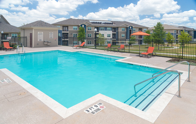 The Pointe at Crestmont - The Pointe at Crestmont Apartments