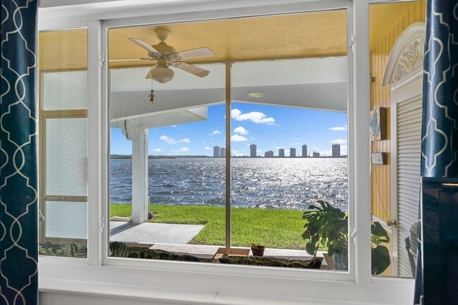 Building Photo - 100 Shore Ct Unit 105