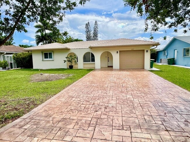 Building Photo - 8205 NW 106th Ave