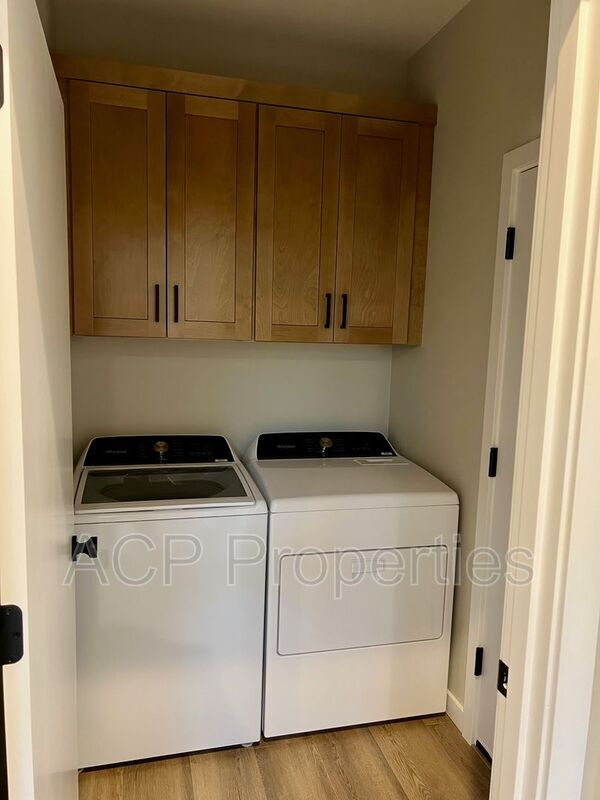 Photo - 110 Baker St