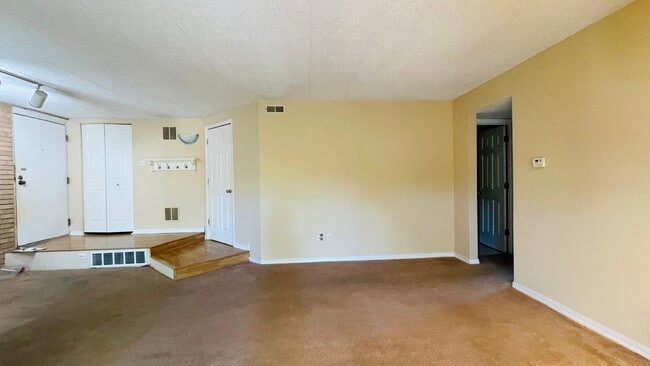 Photo - 6015 Lakeside Pl