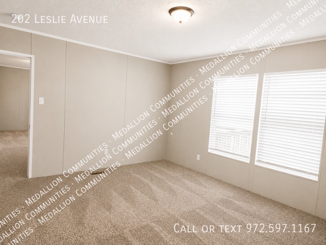 202 Leslie Ave
