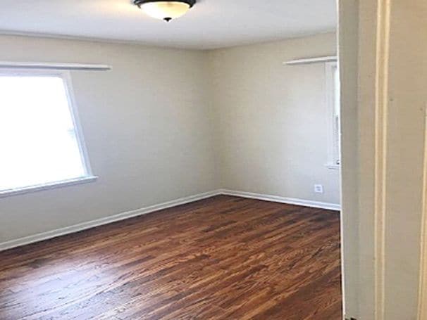 Bedroom w/ hardwood floors - 1652 Humphrey Ave
