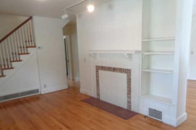 Photo - 614 Progress St NE