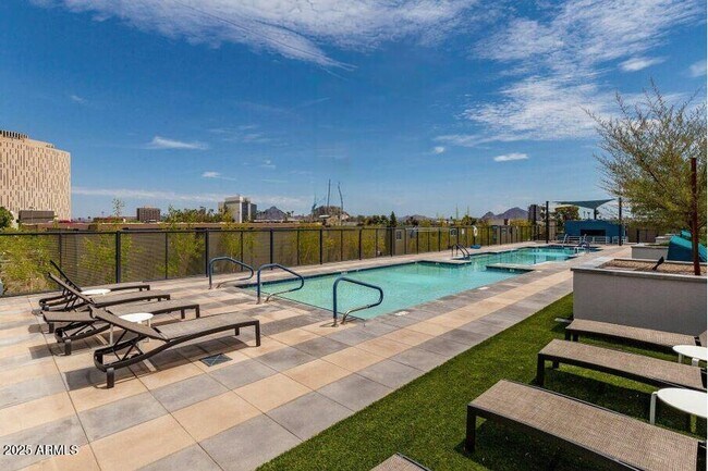 Building Photo - 3131 N Central Ave Unit 7004