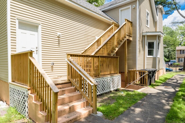 Building Photo - 37 Martin St Rental