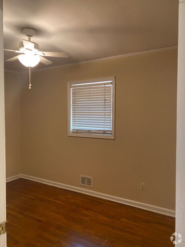 Building Photo - 155 E Cloverhurst Ave Rental