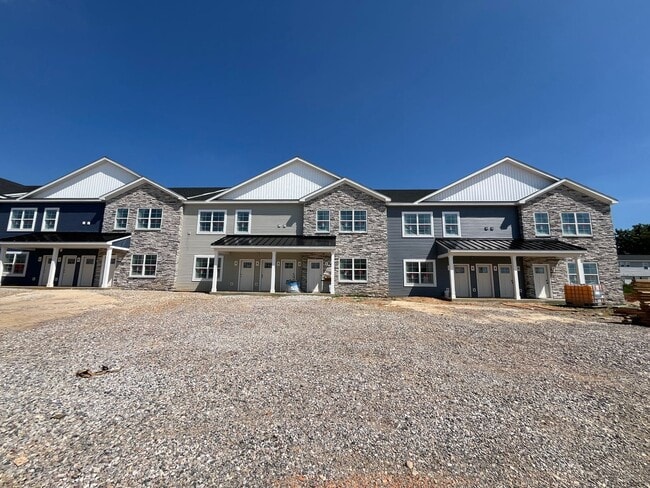 Building Photo - 3906 Tunnel Hill Rd Unit Apt. 201