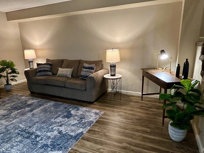 Photo - 917 Davis Blvd