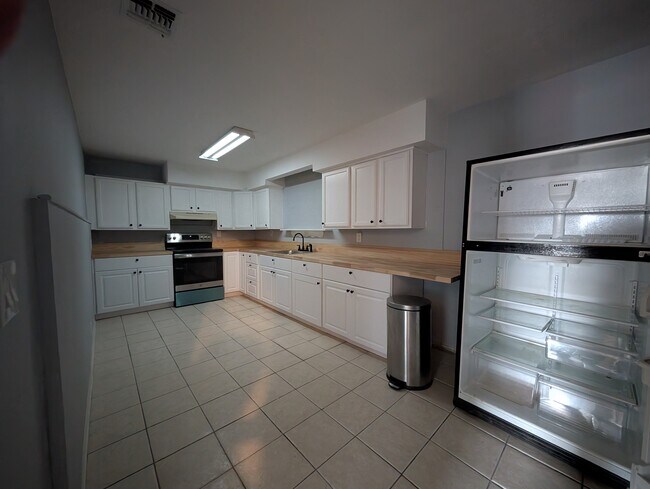 rear unit - 1806 Deer Pk Ave