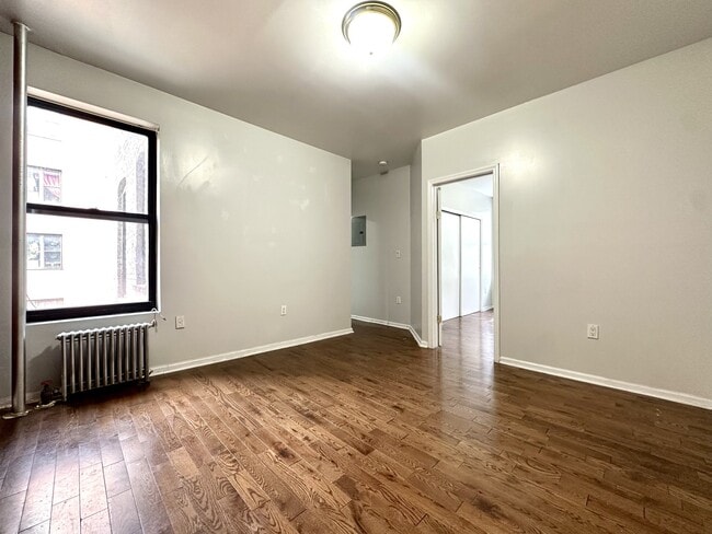 Building Photo - 2254 5th Ave Rental