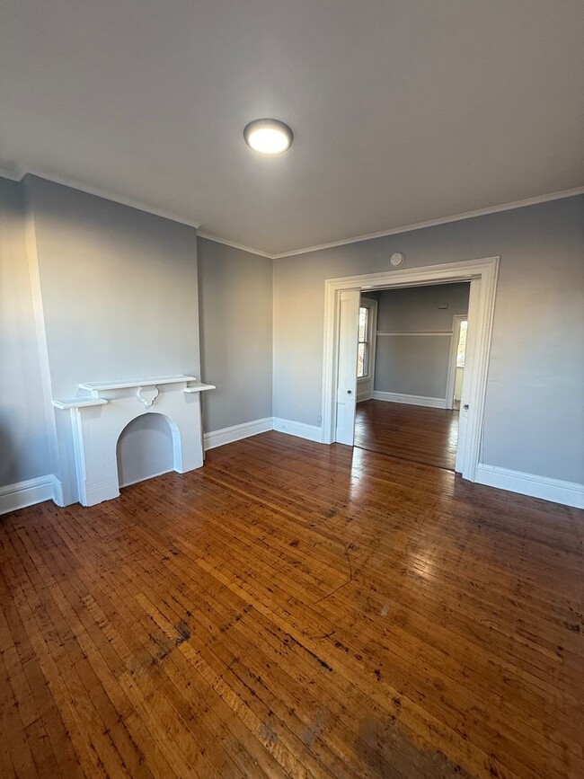 Building Photo - 165 Liberty St Unit 2