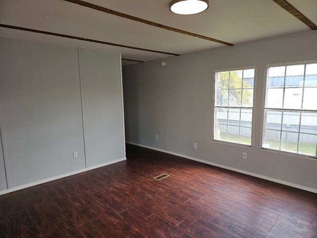 Building Photo - 3 bed 2 bath Mobile Home for Rent 50% off first month