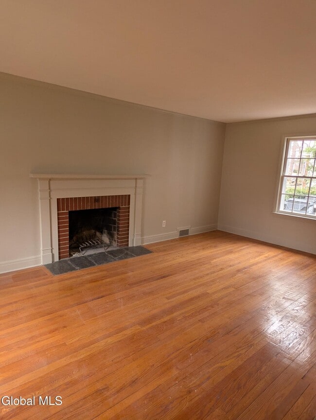 Photo - 1556 Dean St