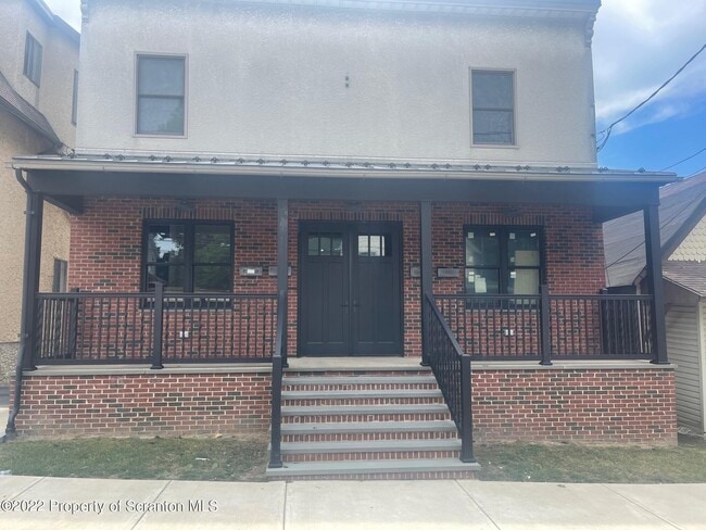 Photo - 436 Larch St