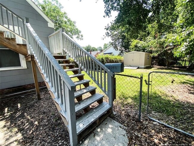 Photo - 209 W 16th St