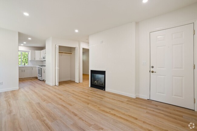 Building Photo - 1 BD / 1 BA Pet Friendly Newly Renovated A... Unit 3382 #1 Rental