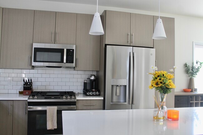 Photo - 1889 W 54th St