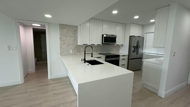 Photo - 4483 Luxemburg Ct Unit 201