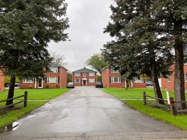 Secure entrance - 6068 Transit Rd Unit 4