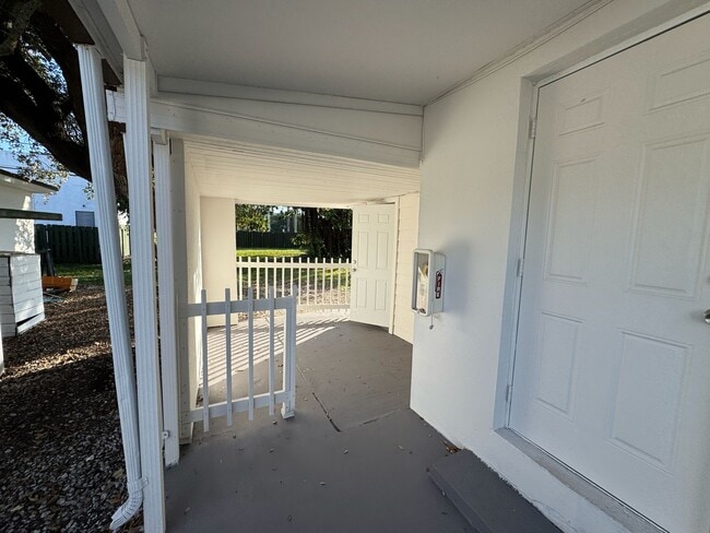 Building Photo - 911 NW 62 Ave