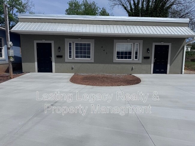 Building Photo - 441 E Depot St