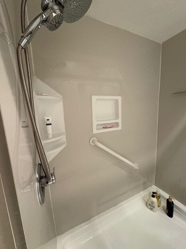 Photo - 2475 Underwood St Unidad 382