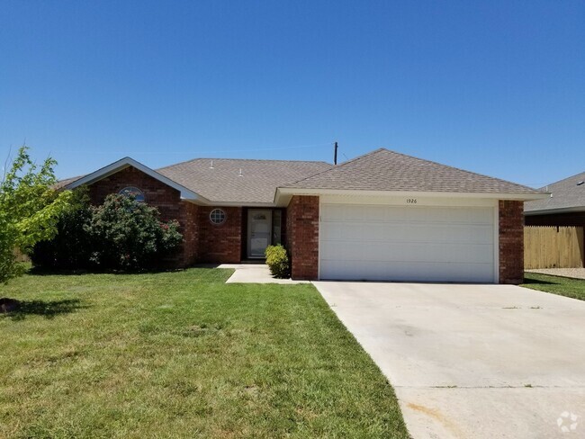 Building Photo - BRICK HOME WITH OPEN FLOOR PLAN