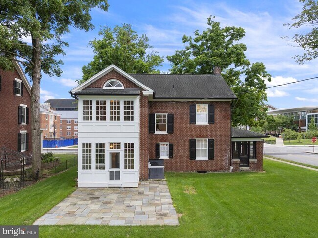 155 W Lincoln Ave