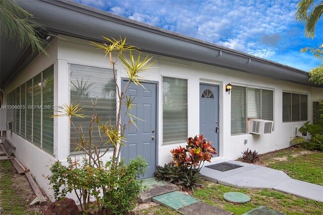 Building Photo - 1050 92nd St Unit 4