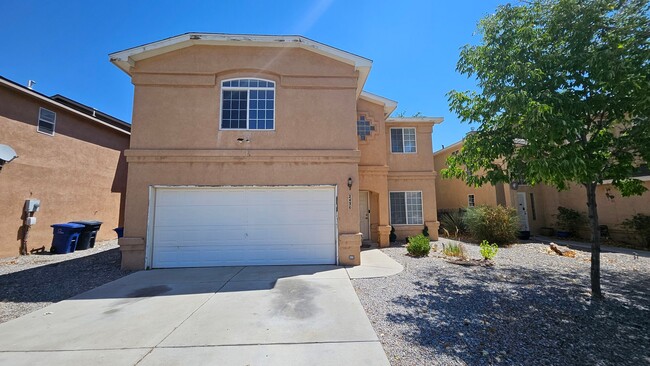 Building Photo - 4 bed 2.5 bath Rental
