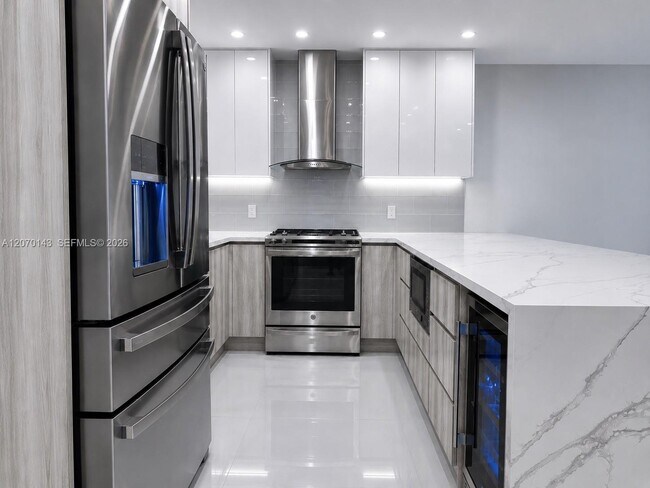 19390 Collins Ave Unit 908