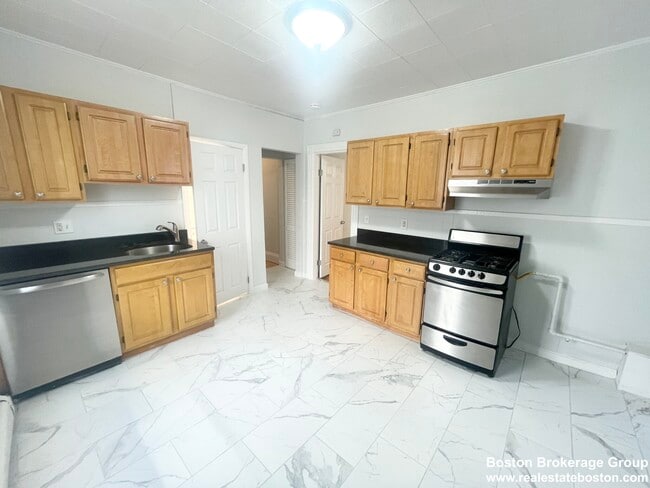 Building Photo - 22 Howell St Unit 2 Rental
