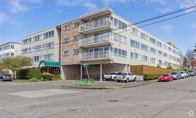 Building Photo - Large spacious one bedroom with private patio Unit R-107 Rental