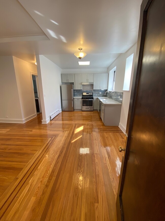 Building Photo - 3006 Johnson Ave Unit Ground floor