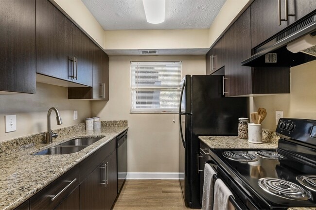 Kitchen - Hidden Creek Apartments