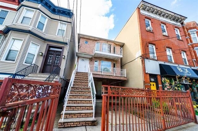 Building Photo - 113 Palisade Ave Unit 1