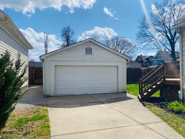 Photo - 2715 Griffiths Ave