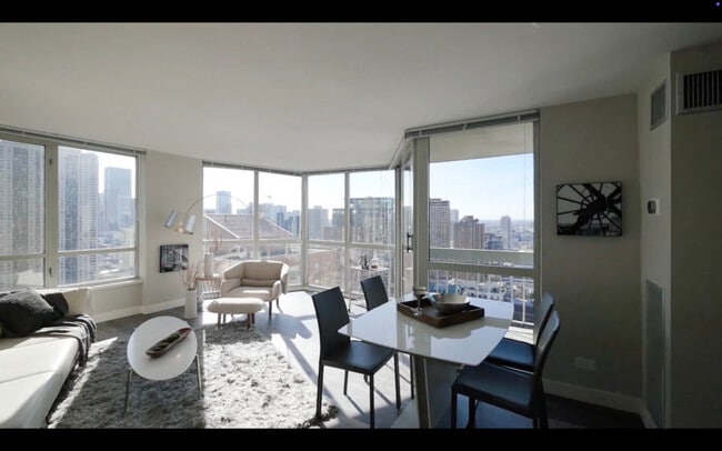 Building Photo - 40 E Delaware Pl