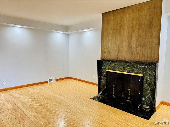 Building Photo - 82 North Dr Rental