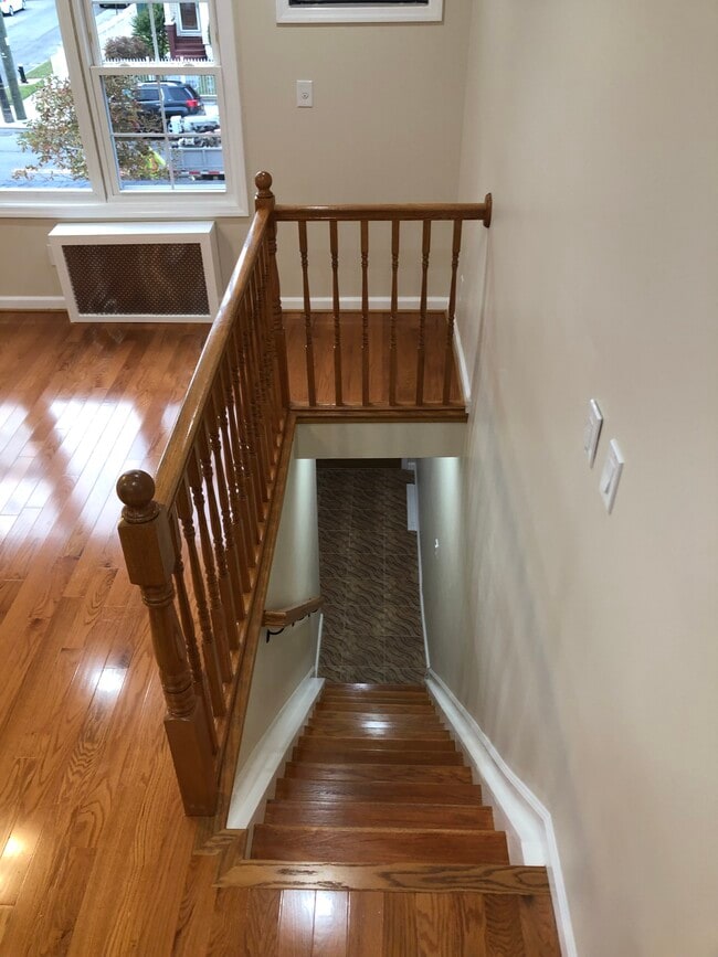 Photo - 135-06-106 107th Ave