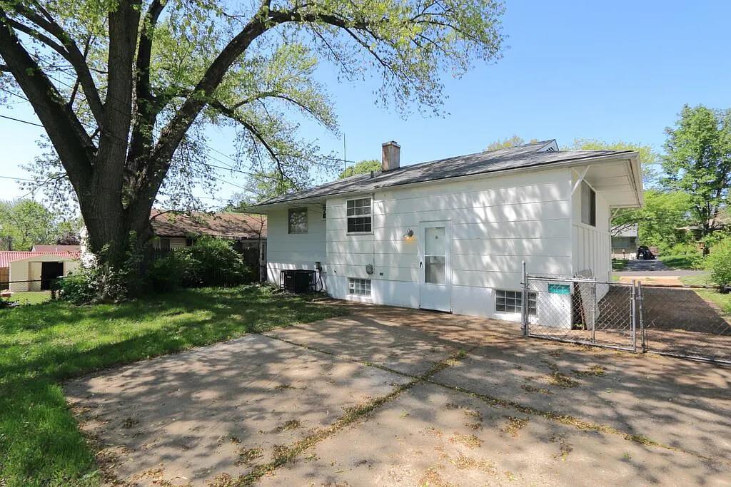 Photo - 224 Roderick Dr