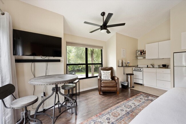 Photo - 11863 Wimbledon Cir Unit 539